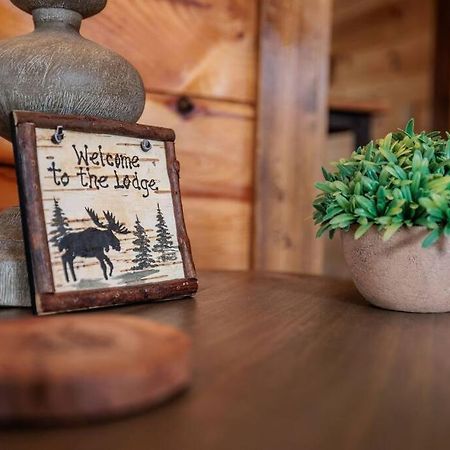 Shelter Me - 5 Miles To Dollywood , Hot Tub, Wi-Fi, Game Room بيدجن فورج المظهر الخارجي الصورة