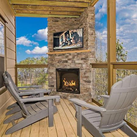 Shelter Me - 5 Miles To Dollywood , Hot Tub, Wi-Fi, Game Room بيدجن فورج المظهر الخارجي الصورة
