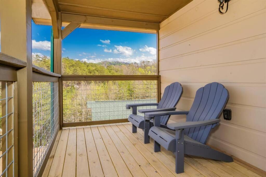 Shelter Me - 5 Miles To Dollywood , Hot Tub, Wi-Fi, Game Room بيدجن فورج المظهر الخارجي الصورة