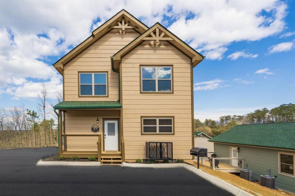Shelter Me - 5 Miles To Dollywood , Hot Tub, Wi-Fi, Game Room بيدجن فورج المظهر الخارجي الصورة