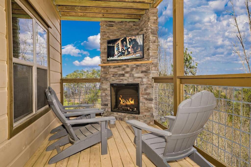 Shelter Me - 5 Miles To Dollywood , Hot Tub, Wi-Fi, Game Room بيدجن فورج المظهر الخارجي الصورة