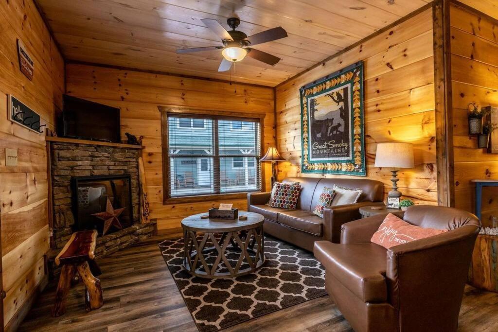 Shelter Me - 5 Miles To Dollywood , Hot Tub, Wi-Fi, Game Room بيدجن فورج المظهر الخارجي الصورة